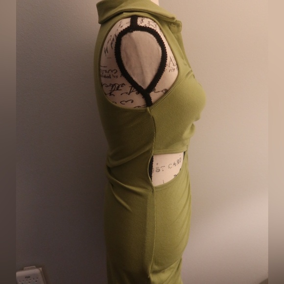 Cute green button dress! Very flattering. - Picture 2 of 4